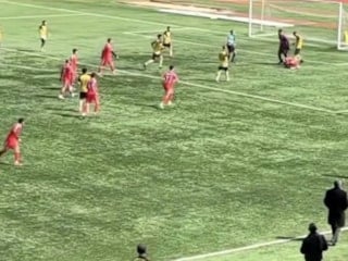 Penaltı golü sonrası çıkan arbedede oyuncunun elmacık kemiği kırıldı