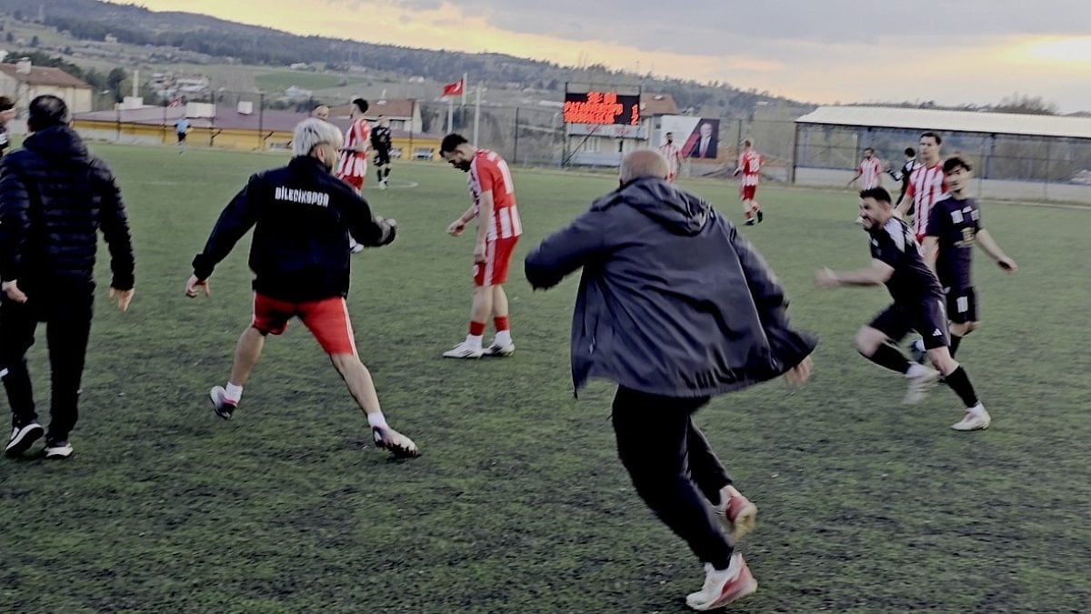 Bilecik'te maç sonunda saha içi bir anda ringe döndü