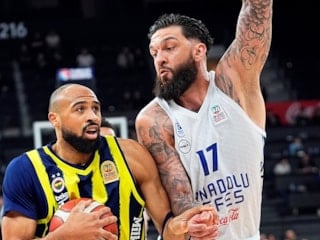 Fenerbahçe, Anadolu Efes'e şans tanımadı
