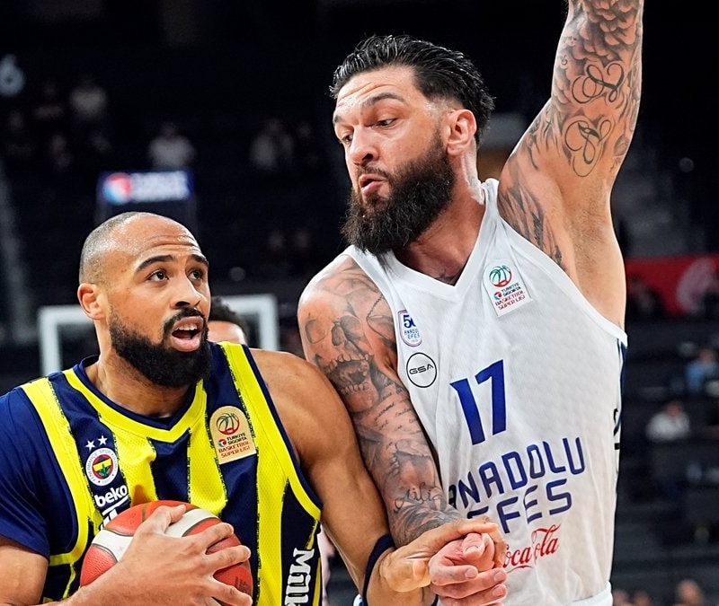 Fenerbahçe, Anadolu Efes'e şans tanımadı