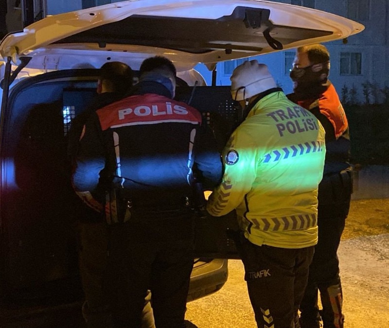 Bolu'da alkolmetreye üflemeyen ehliyetsiz sürücüye 200 bin lira ceza