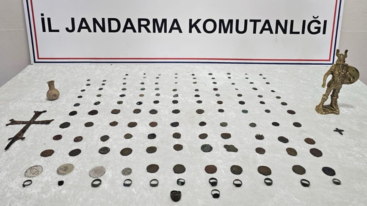 Düzce'de tarihi eserleri satmaya çalışan şüpheliler yakalandı