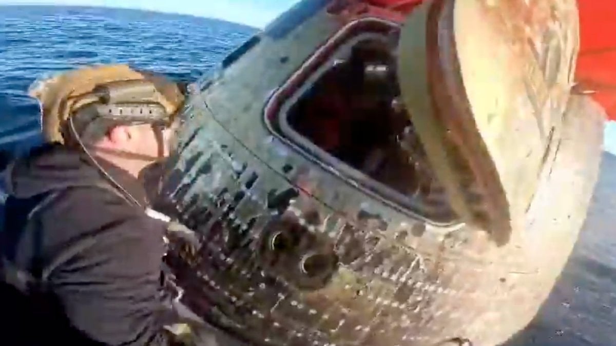 Artemis II'den Dünya'ya dönüş anı: Tarihin en uzak yolculuğu tamamlandı