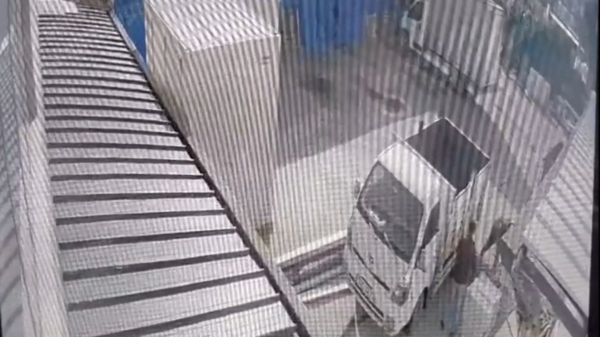 İstanbul'da iş yerinden 300 bin liralık kablo çaldı