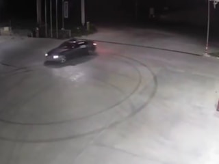 Bursa'da akaryakıt istasyonunda aracı ile drift atan sürücüye 140 bin liralık ceza