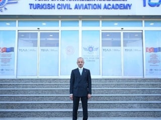 Abdulkadir Uraloğlu: Pilotluk sınavları 6 ildeki 12 merkezde yapılacak