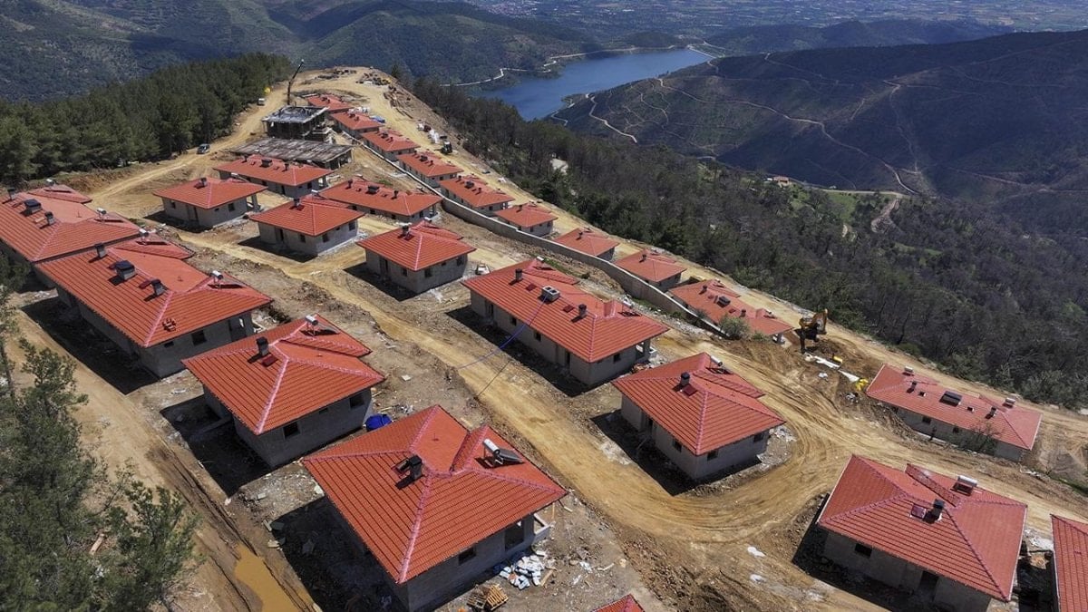 İzmir'de yanan köyler yeniden kuruluyor: 138 ev teslime hazır
