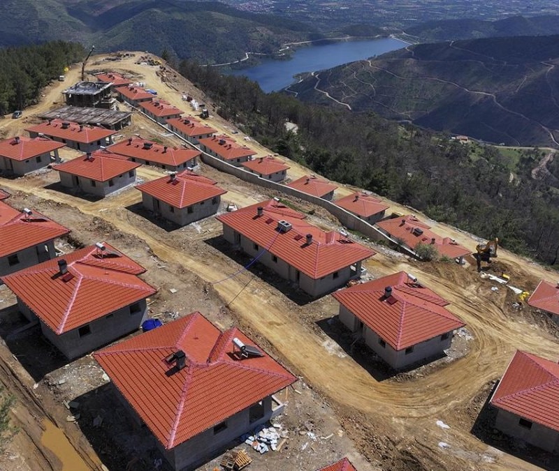 İzmir'de yanan köyler yeniden kuruluyor: 138 ev teslime hazır