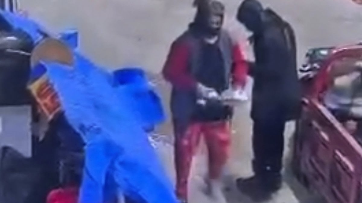 Hatay'da prefabrik çarşıda ayakkabı hırsızlığı