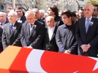 Kemal Kılıçdaroğlu’na Cindoruk’un cenazesinde vatandaşlardan yoğun ilgi