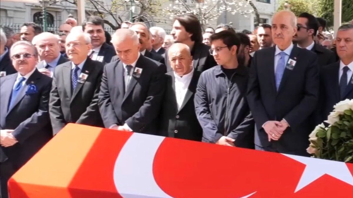 Kemal Kılıçdaroğlu’na Cindoruk’un cenazesinde vatandaşlardan yoğun ilgi