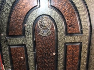 Aksaray'da evin kapısına 24 el ateş etti