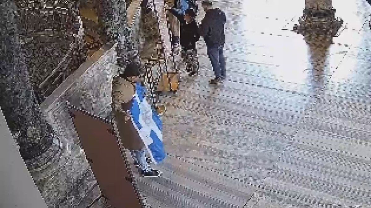 Ayasofya Camii’nde provokatif eylem: 2 Yunanistan uyruklu şüpheli tutuklandı