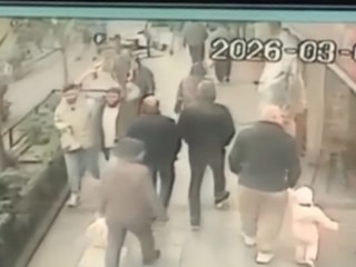 İstanbul'da 16 yaşındaki ehliyetsiz sürücü kaza yaptı: Olay yerinde kız arkadaşını bırakıp kaçtı