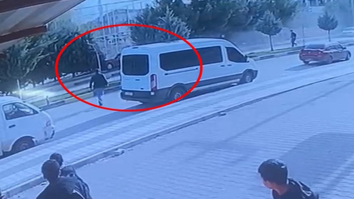 Diyarbakır'da otomobil kaldırımdaki çocuklara çarptı
