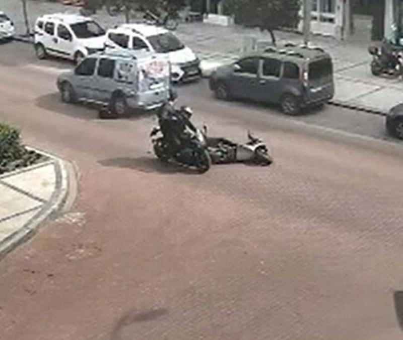 Manisa'da aracın altında kalan motosikletli genç kız can verdi