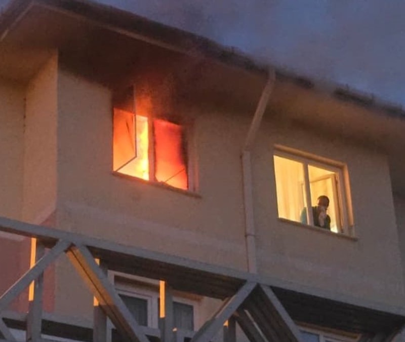 Edirne'de apartman dairesinde korkutan yangın