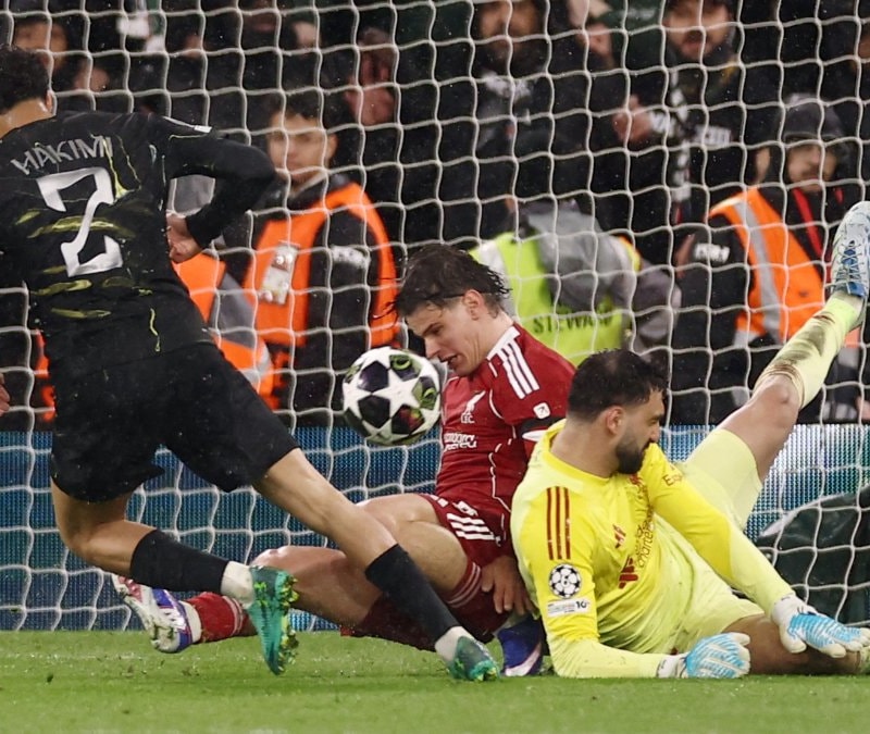 Şampiyonlar Ligi'nde Paris St Germain ve Atletico Madrid yarı finale yükseldi