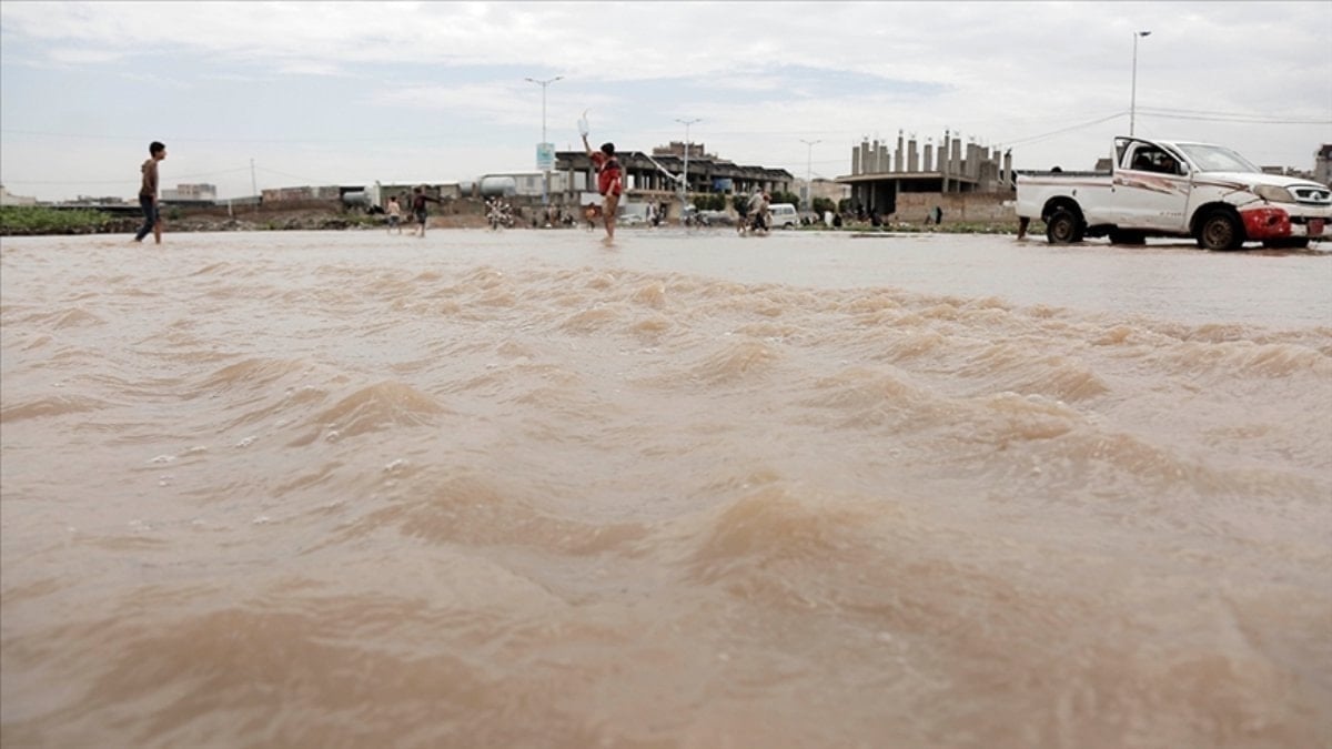 Yemen'de şiddetli yağışların yol açtığı selde can kaybı 22'ye yükseldi