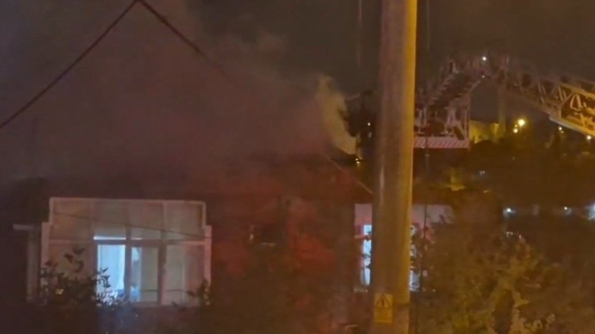 Kocaeli'de çatı katında yangın paniği