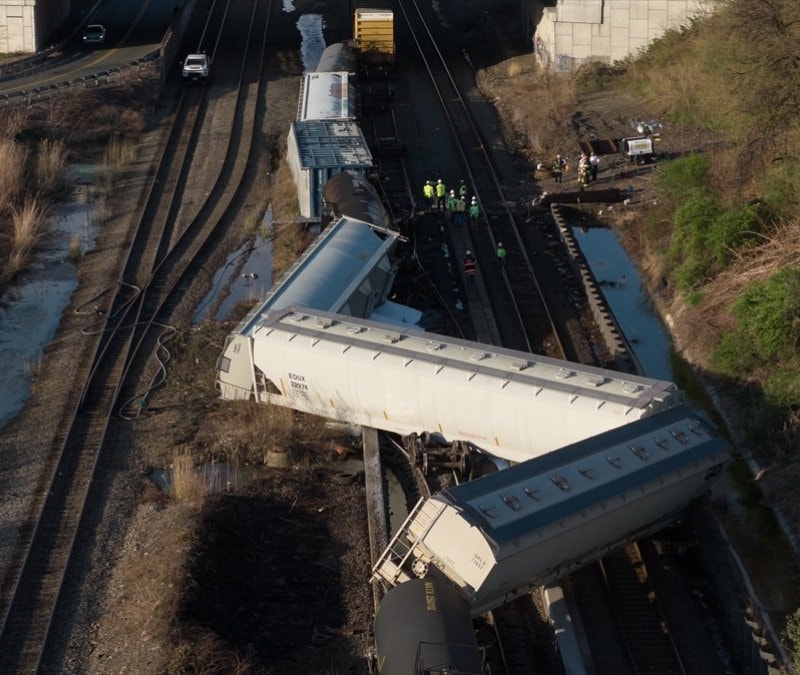 ABD'de kimyasal sızıntı alarmı: Yük treni raydan çıktı