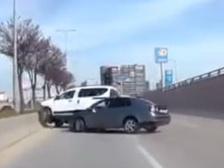 Ankara'da makas atan otomobil kazaya neden oldu