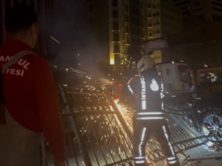 İstanbul'da lüks otomobil kazasında 3 kişi yaralandı