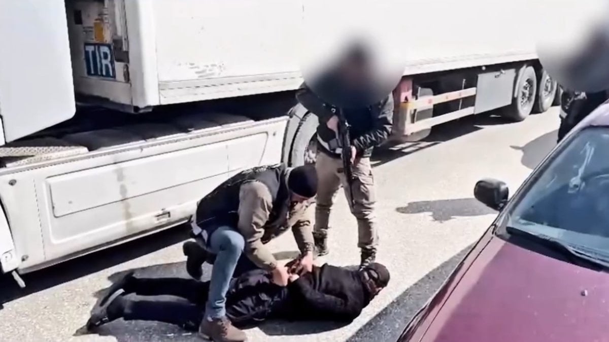 Hakkari'de zehir tacirlerine darbe