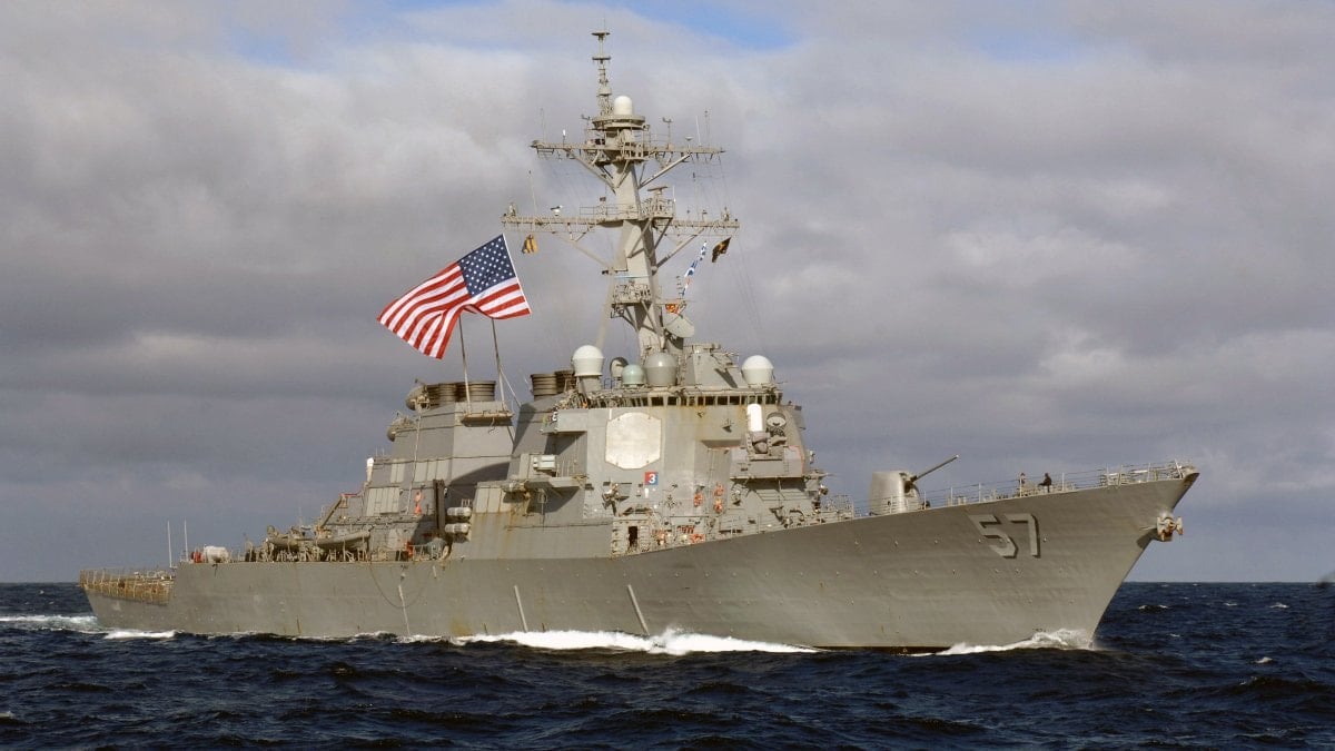 ABD, Hürmüz Boğazı çevresine savaş gemilerini konuşlandırdı