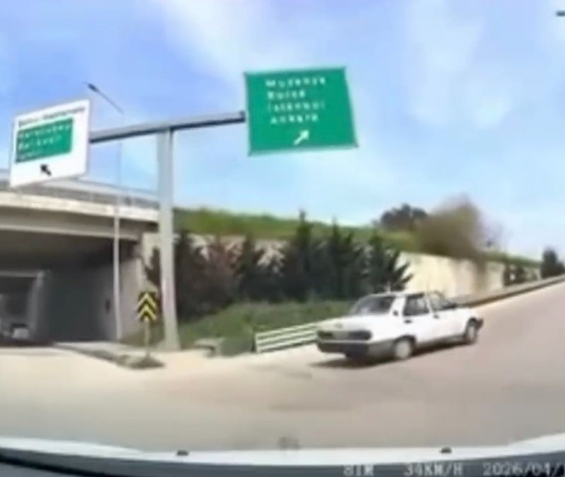 Bursa’da ters yönden giren sürücü kamerada
