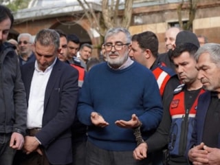 Siirt'te annesinin cenazesine katılan Fadıl Akgündüz, jandarmalarla tartıştı