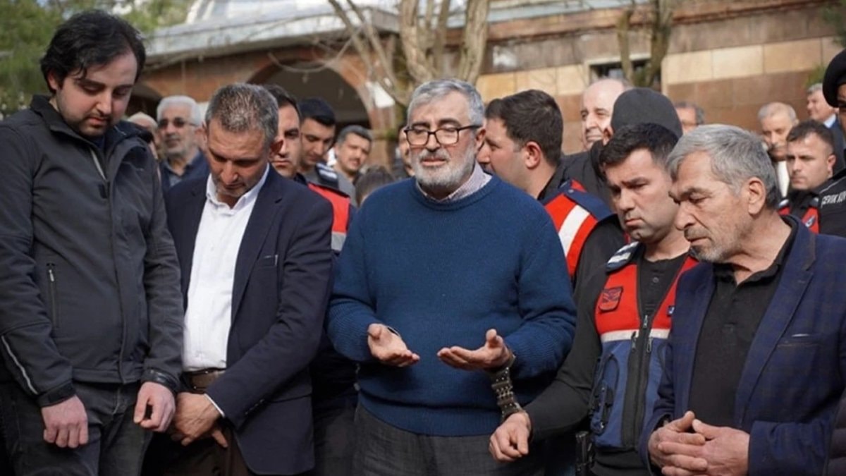 Siirt'te annesinin cenazesine katılan Fadıl Akgündüz, jandarmalarla tartıştı