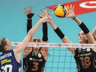 VakıfBank şampiyonluk, Fenerbahçe seriyi uzatmak için sahada