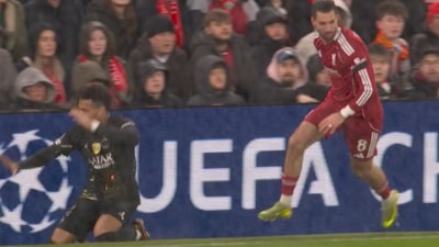 Anfield'da talihsiz olay! Noa Lang'ın ardından Desire Doue de sakatlandı