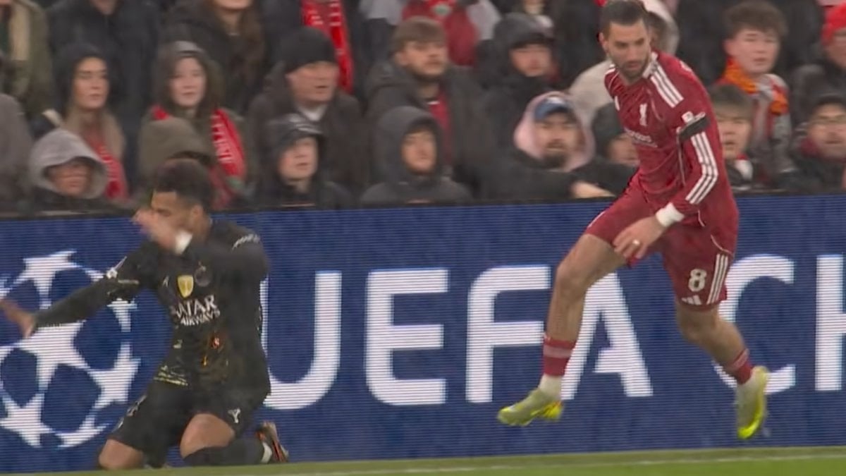 Anfield'da talihsiz olay! Noa Lang'ın ardından Desire Doue de sakatlandı