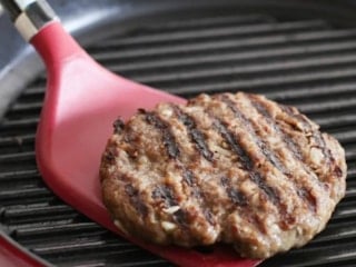 Köfte harcına sıkın, hamburger tadı alın; Restoranlar da böyle yapıyor...