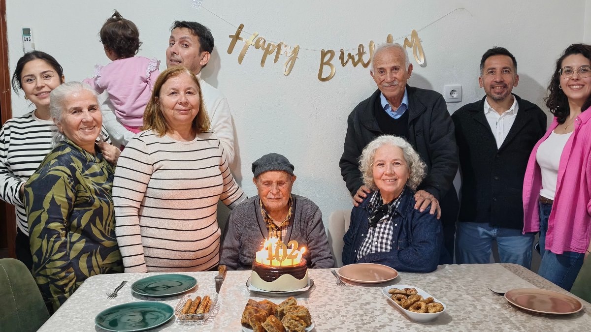 Mersin'de 102 yaşına giren deden tavsiyeler