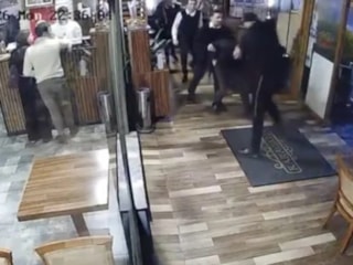 Beylikdüzü’nde CHP'li meclis üyesinin darbedildiği restorana silahlı saldırı