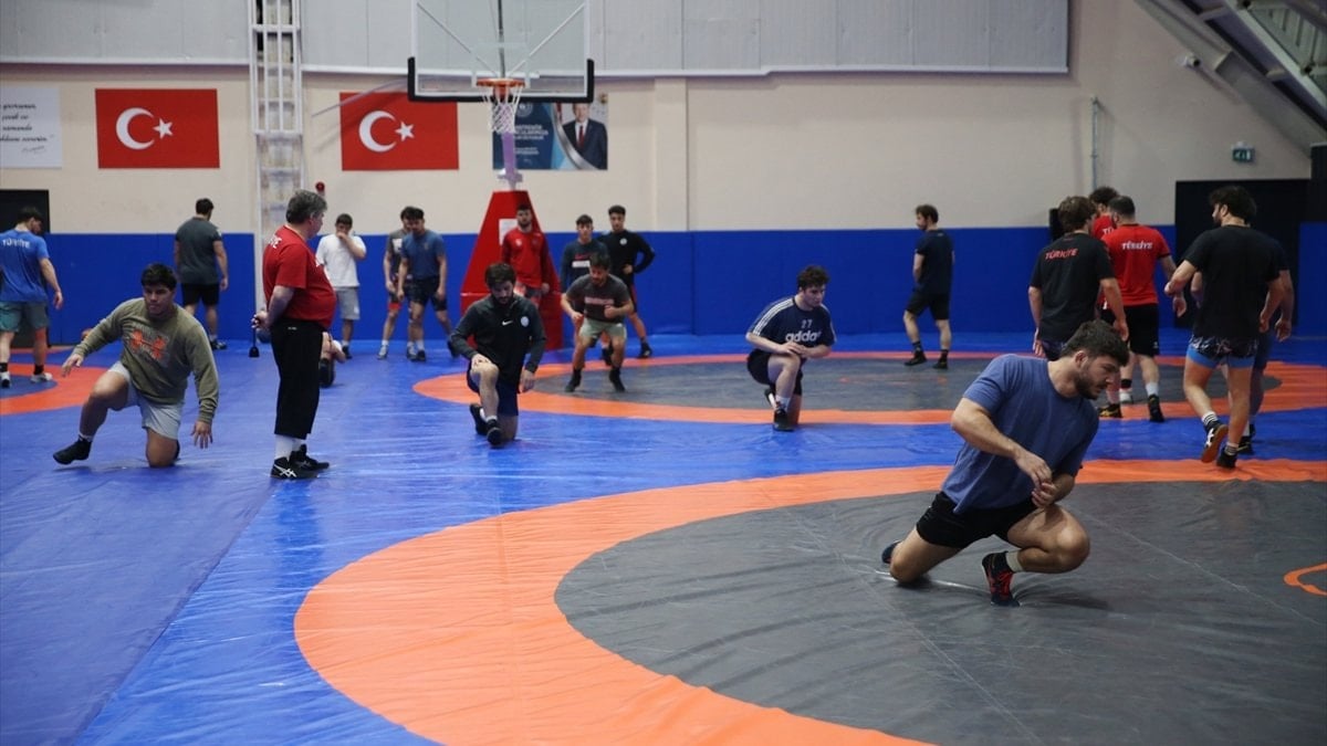 Güreşte minderin görünmeyen kahramanları sağlık ekibi