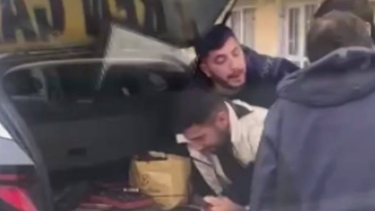 Ankara'da iki sürücü arasında çıkan bıçaklı kavga kameraya yansıdı