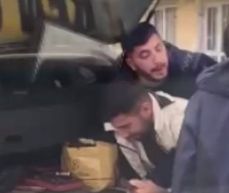 Ankara'da iki sürücü arasında çıkan bıçaklı kavga kameraya yansıdı