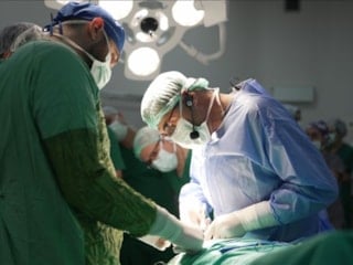 Türk profesörlerden ameliyatlar için 'akıllı şırınga'