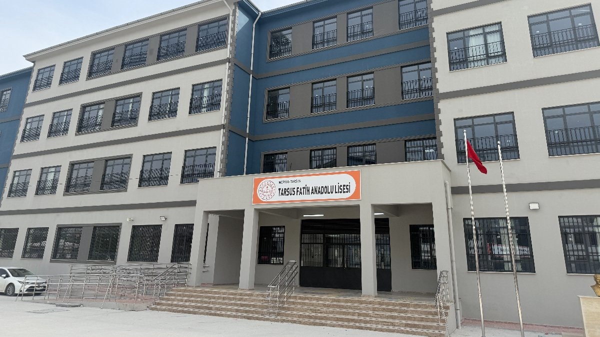 Şanlıurfa ve Kahramanmaraş'tan sonra Mersin: Öğrenci okulda silahla yakalandı