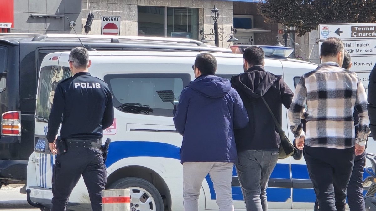 Yalova'da yolda yürüyen kadının fotoğrafını çekti: Meydan dayağı yedi