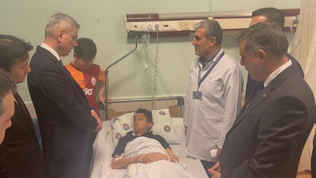 Bakanlar, Kahramanmaraş'taki okul saldırısında yaralanan öğrencileri ziyaret etti