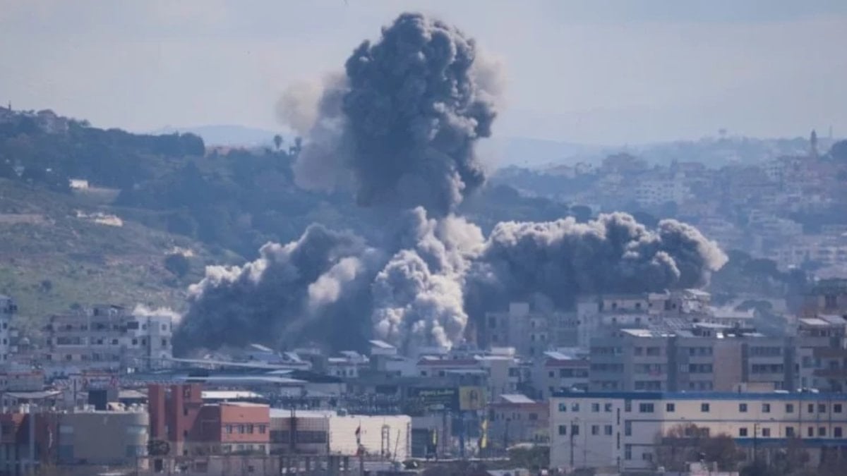 İsrail'in Lübnan'a saldırılarında can kaybı 2 bini aştı