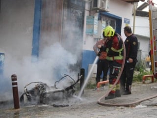 Aydın'da tamir sırasında yanan elektrikli motosiklet hurdaya döndü