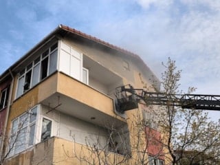 Edirne'de madde bağımlısı şahıs evi yakıp babasını aradı