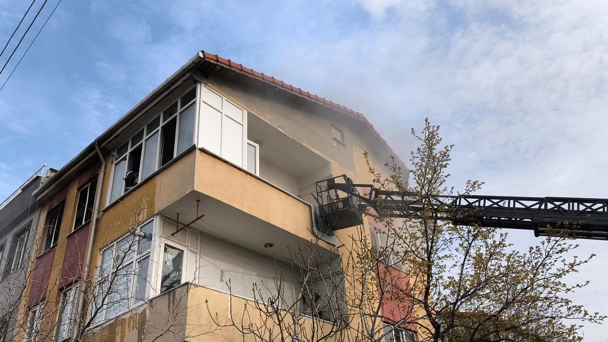 Edirne'de madde bağımlısı şahıs evi yakıp babasını aradı