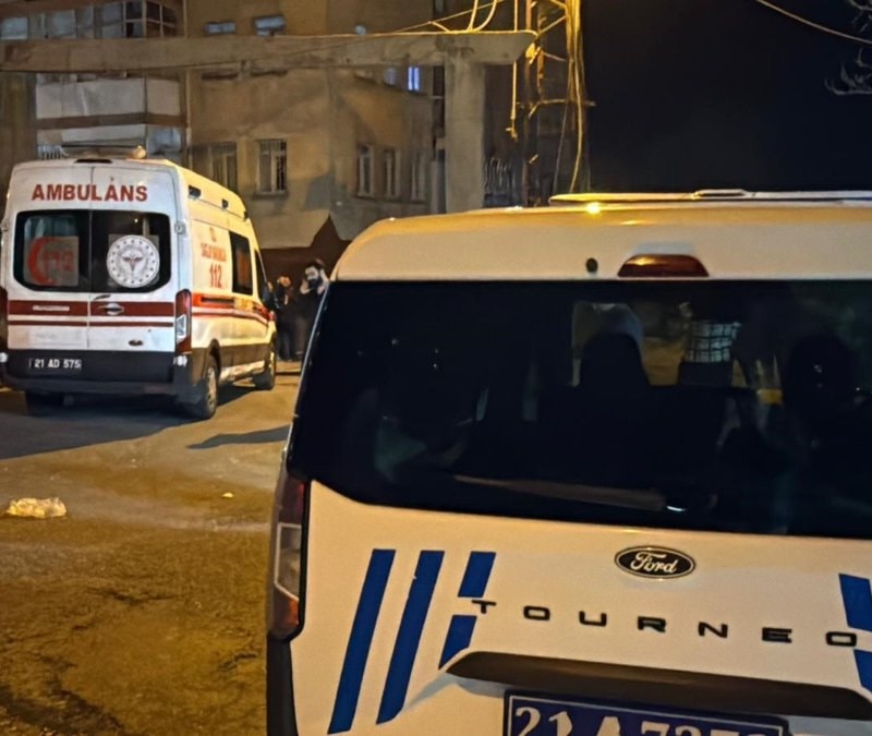 Diyarbakır'da eşini ve kızını yaralayıp kendini ihbar etti